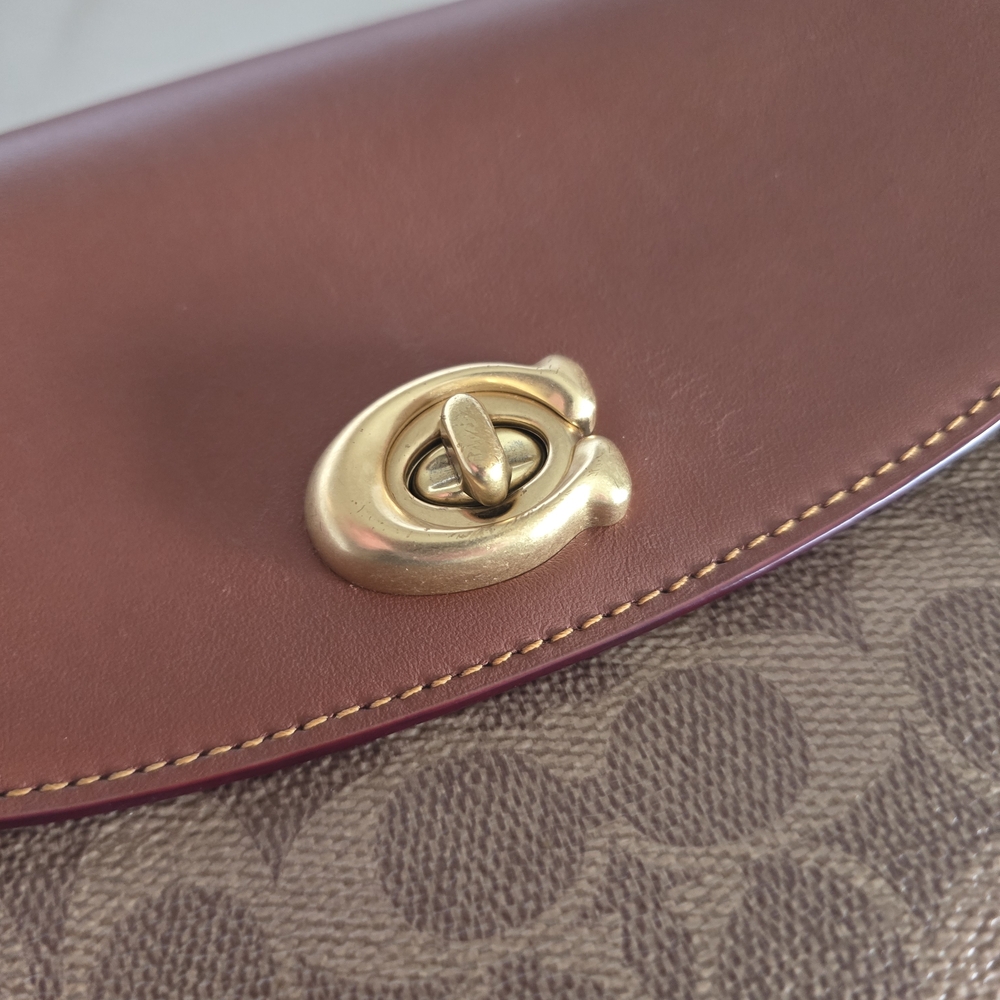 Coach Cassie 19 Crossbody โ Signature Canvas + Leather โ 3 Straps EUC - Picture 6 of 16